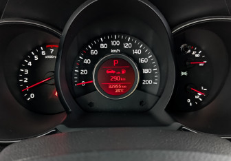 Подержанный автомобиль Kia Picanto 2015 года (16 фото)