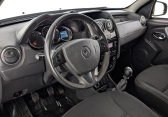 Подержанный автомобиль Renault Duster 2018 года (15 фото)