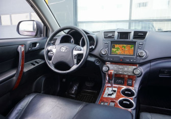 Подержанный автомобиль Toyota Highlander 2011 года (13 фото)