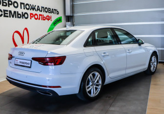 Подержанный автомобиль Audi A4 Sedan 2019 года (4 фото)