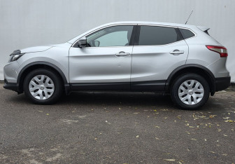 Подержанный автомобиль Nissan Qashqai 2016 года (8 фото)
