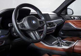 Подержанный автомобиль BMW X5 2021 года (14 фото)