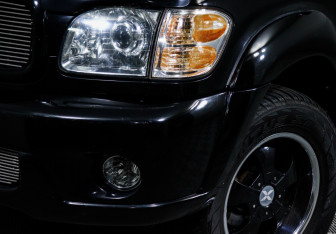 Подержанный автомобиль Toyota Sequoia 2004 года (17 фото)