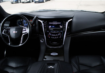 Подержанный автомобиль Cadillac Escalade Suv 2016 года (11 фото)