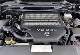 Подержанный автомобиль Toyota Land Cruiser Suv 2013 года (9 фото)