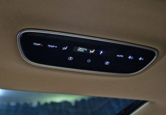 Подержанный автомобиль Voyah Dream 2023 года (22 фото)