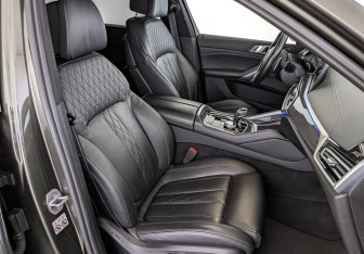 Подержанный автомобиль BMW X6 2022 года (24 фото)