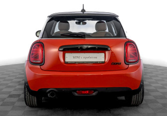 Подержанный автомобиль MINI Hatch 2021 года (6 фото)