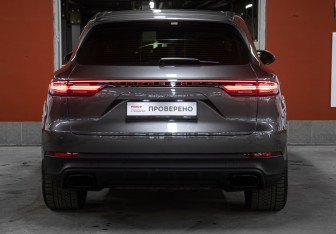Подержанный автомобиль Porsche Cayenne 2019 года (6 фото)