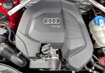 Подержанный автомобиль Audi A4 Sedan 2015 года (9 фото)