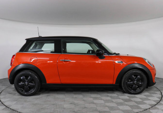 Подержанный автомобиль MINI Hatch 2021 года (4 фото)