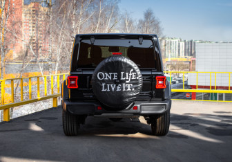 Подержанный автомобиль Jeep Wrangler 2025 года (4 фото)