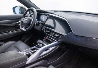 Подержанный автомобиль Geely Tugella 2023 года (10 фото)