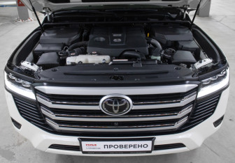 Подержанный автомобиль Toyota Land Cruiser Suv 2022 года (9 фото)