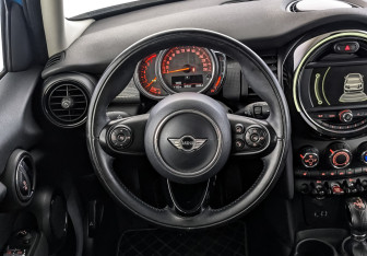 Подержанный автомобиль MINI Hatch 2018 года (22 фото)