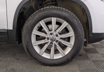 Подержанный автомобиль Volkswagen Tiguan 2012 года (12 фото)