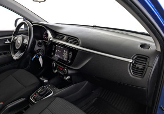 Подержанный автомобиль Kia Rio Hatchback 2021 года (13 фото)