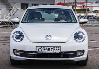 Подержанный автомобиль Volkswagen Beetle Hatchback 2014 года (2 фото)