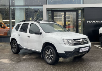Подержанный автомобиль Renault Duster 2017 года (3 фото)