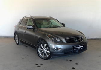 Подержанный автомобиль Infiniti EX 2012 года (3 фото)
