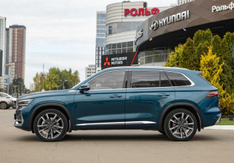 Подержанный автомобиль Geely Monjaro 2025 года (6 фото)