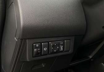 Подержанный автомобиль Nissan Tiida Hatchback 2010 года (20 фото)
