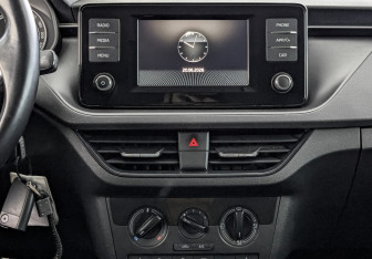 Подержанный автомобиль Skoda Rapid Liftback 2021 года (17 фото)