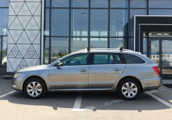 Подержанный автомобиль Skoda Superb Wagon 2012 года (8 фото)