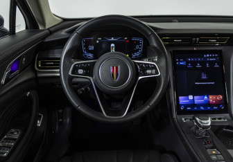 Подержанный автомобиль Hongqi H5 2023 года (10 фото)