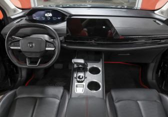 Подержанный автомобиль Changan UNI-S 2024 года (13 фото)