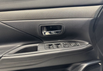 Подержанный автомобиль Mitsubishi Outlander 2013 года (18 фото)