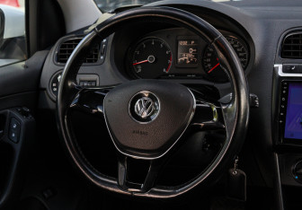 Подержанный автомобиль Volkswagen Polo Sedan 2017 года (11 фото)