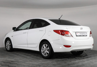 Подержанный автомобиль Hyundai Solaris Sedan 2013 года (7 фото)