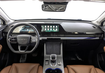Подержанный автомобиль Omoda C5 2022 года (14 фото)