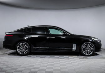 Подержанный автомобиль Kia Stinger 2018 года (4 фото)