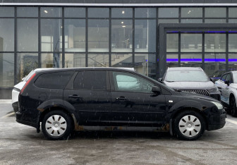Подержанный автомобиль Ford Focus Wagon 2006 года (4 фото)