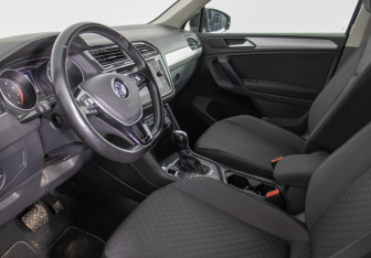 Подержанный автомобиль Volkswagen Tiguan 2018 года (10 фото)