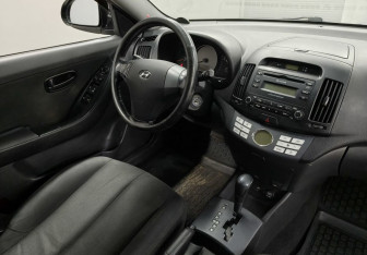 Подержанный автомобиль Hyundai Elantra Sedan 2008 года (10 фото)