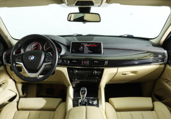 Подержанный автомобиль BMW X6 2015 года (12 фото)