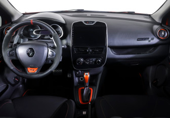 Подержанный автомобиль Renault Clio RS 2014 года (12 фото)