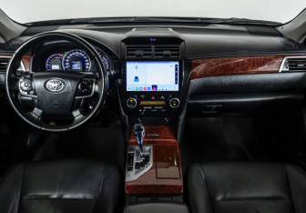 Подержанный автомобиль Toyota Camry Sedan 2013 года (12 фото)