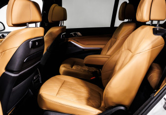 Подержанный автомобиль BMW X7 2024 года (12 фото)