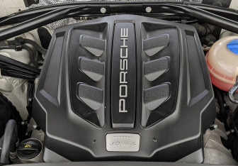Подержанный автомобиль Porsche Macan 2015 года (9 фото)