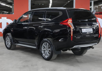 Подержанный автомобиль Mitsubishi Pajero Sport 2018 года (13 фото)