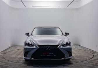 Подержанный автомобиль Lexus ES 2020 года (2 фото)