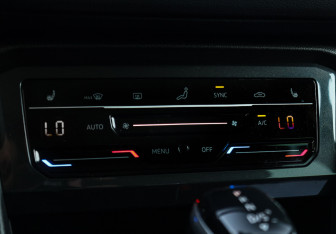 Подержанный автомобиль Volkswagen Tiguan 2021 года (19 фото)