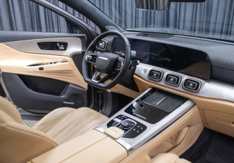 Подержанный автомобиль Jaecoo J8 2024 года (10 фото)