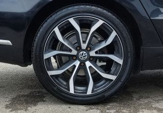 Подержанный автомобиль Volkswagen Passat Sedan 2013 года (9 фото)