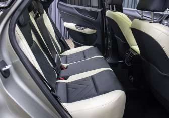 Подержанный автомобиль Lexus NX 2023 года (12 фото)
