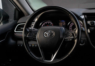 Подержанный автомобиль Toyota Camry Sedan 2021 года (13 фото)